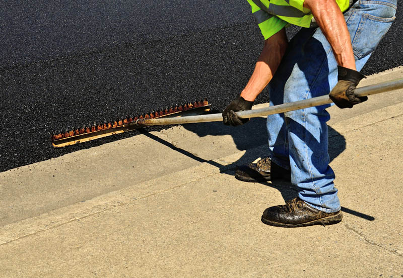 The Do’s and Don’ts of Asphalt Paving for Commercial and Industrial Properties